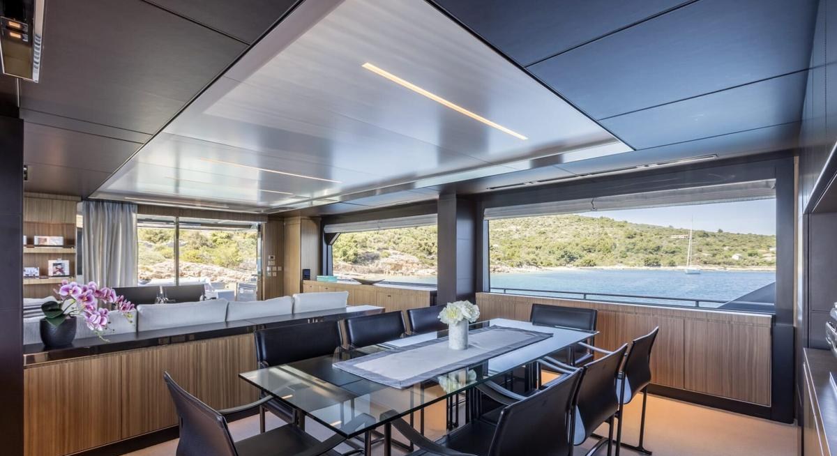 YOYITA II yacht charter 4