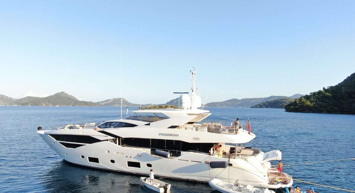 YUTORI yacht charter 5