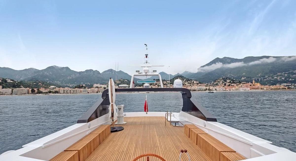 ZAFFIRO yacht charter 3