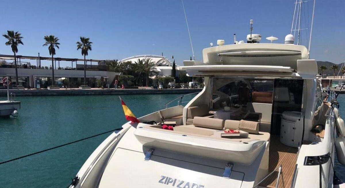 ZIPI ZAPE yacht charter 3